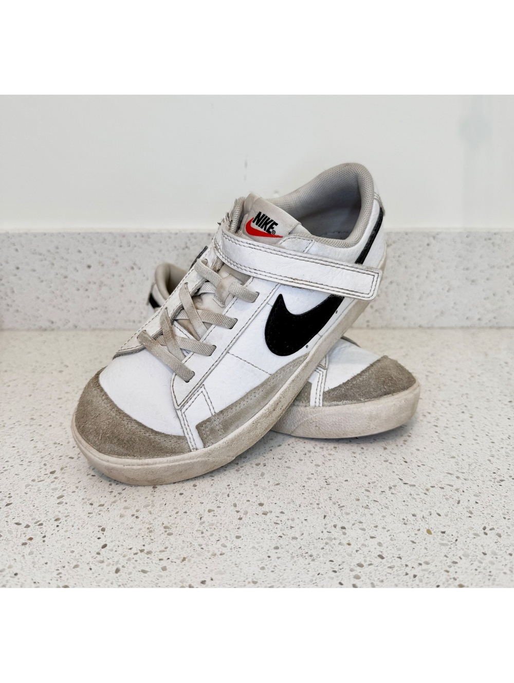 Nike White and Black Leather Sneakers with Velcro Strap Size 2Y